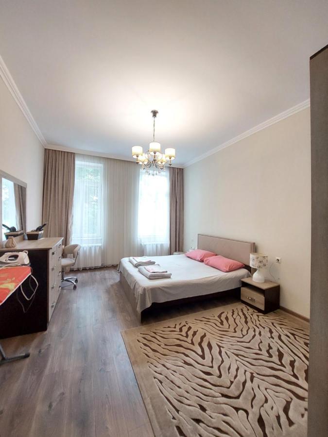 Helen'S House Apartamento Batumi Exterior foto