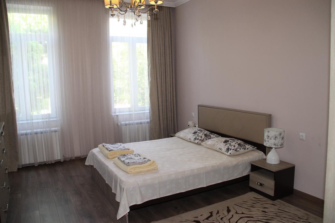 Helen'S House Apartamento Batumi Exterior foto